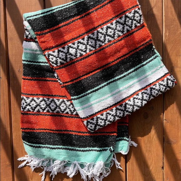 Traditional Mexican Yoga Blanket - Picture 2 of 4
